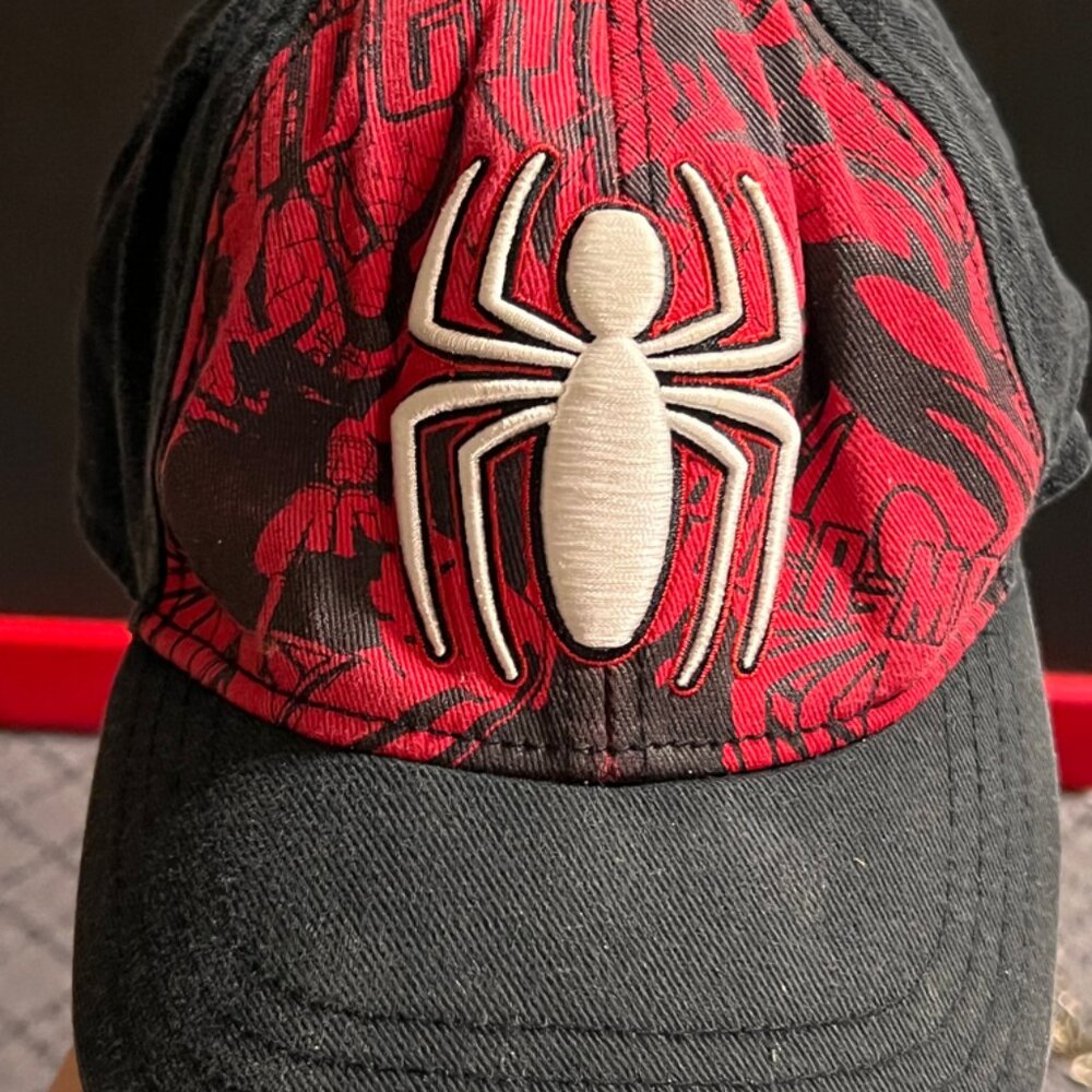 Spider-Man Marvel Comic One Size Fits Most Black Red Baseball‎ Cap Stretch Fit